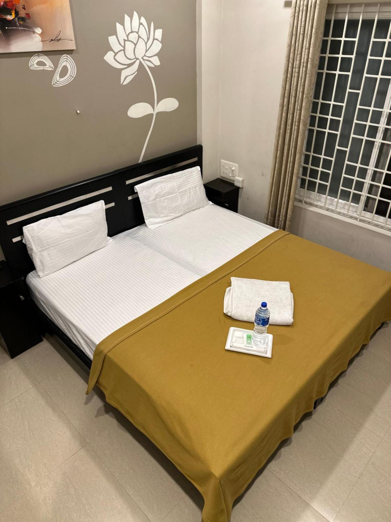 Metro Residency Hotel Kochi Exterior foto