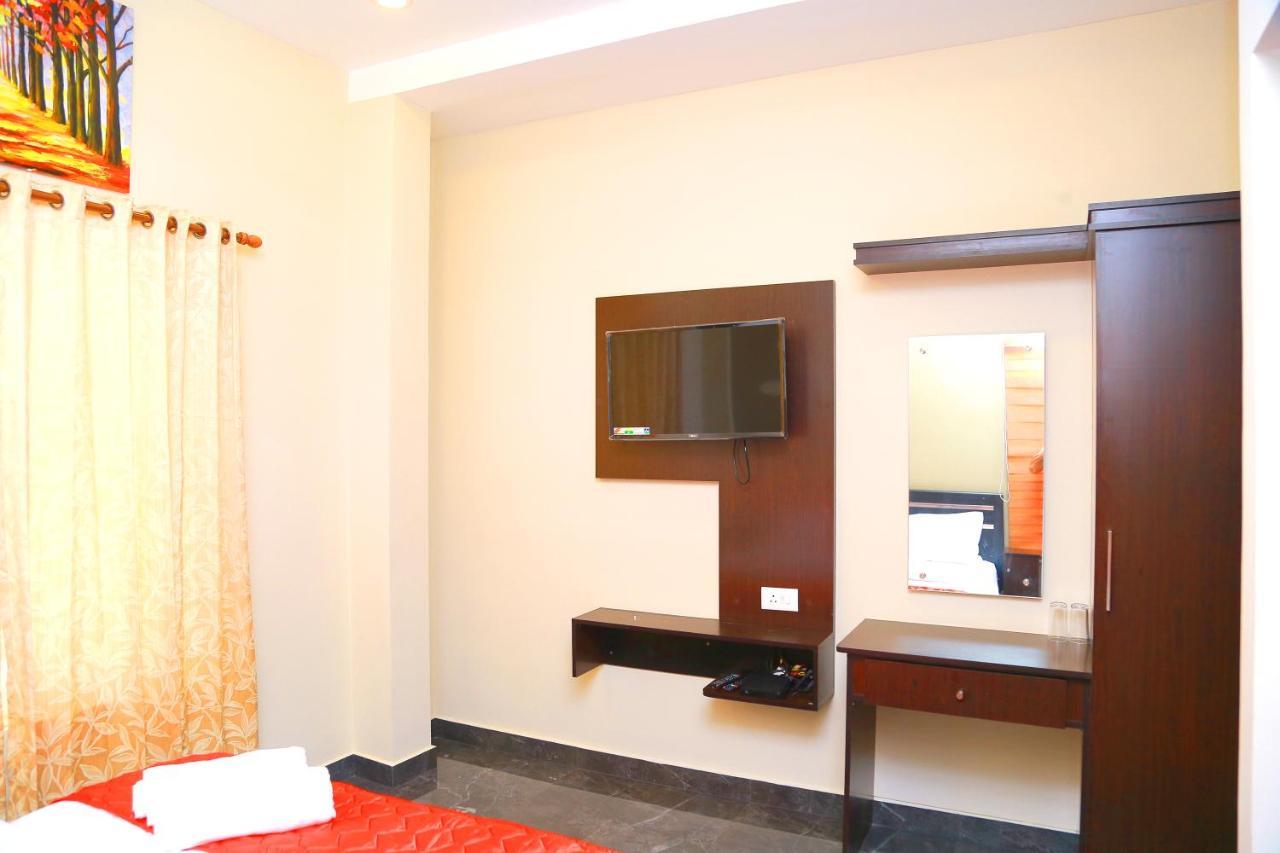 Metro Residency Hotel Kochi Exterior foto