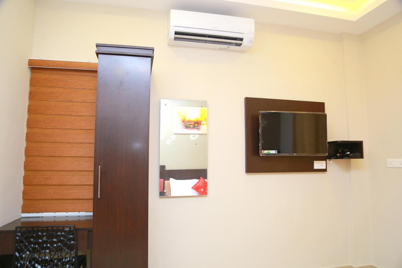 Metro Residency Hotel Kochi Exterior foto